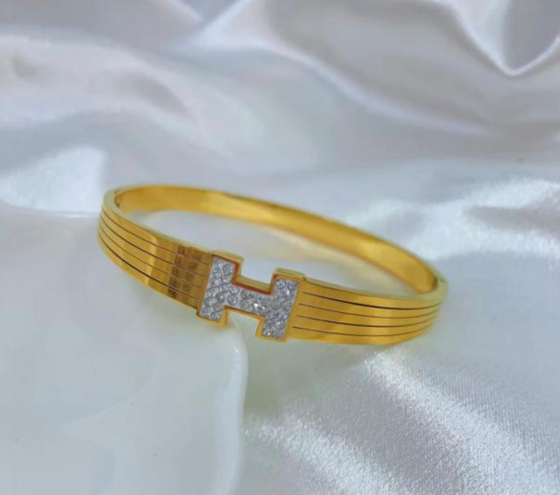 H bracelet